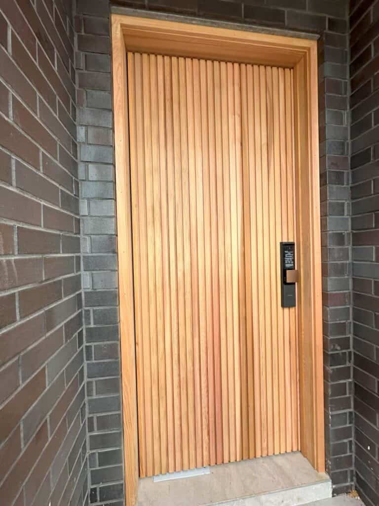 Entry Door 20 - pivot or hinge door